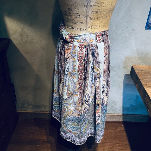 Paisley printed pleated skirt elastic back - Picture 7 of 7